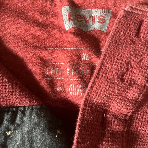 Levi’s Shirt - Picture 2 of 2